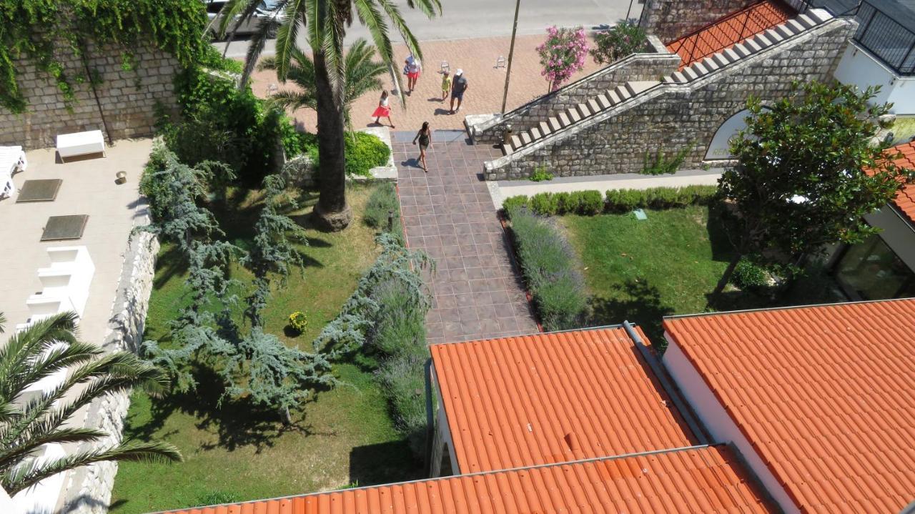 Hotel International Rab Town Exterior photo