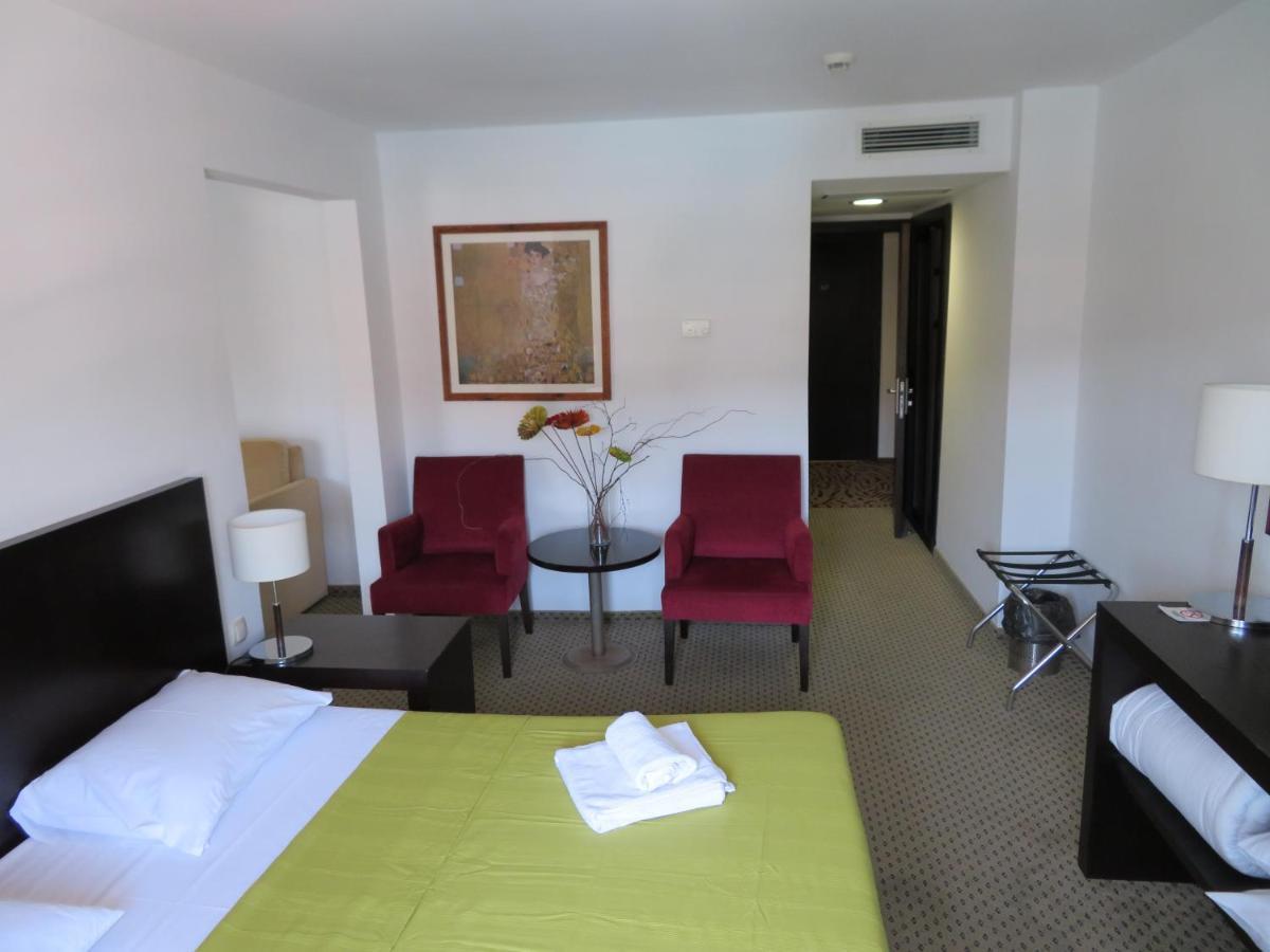 Hotel International Rab Town Exterior photo
