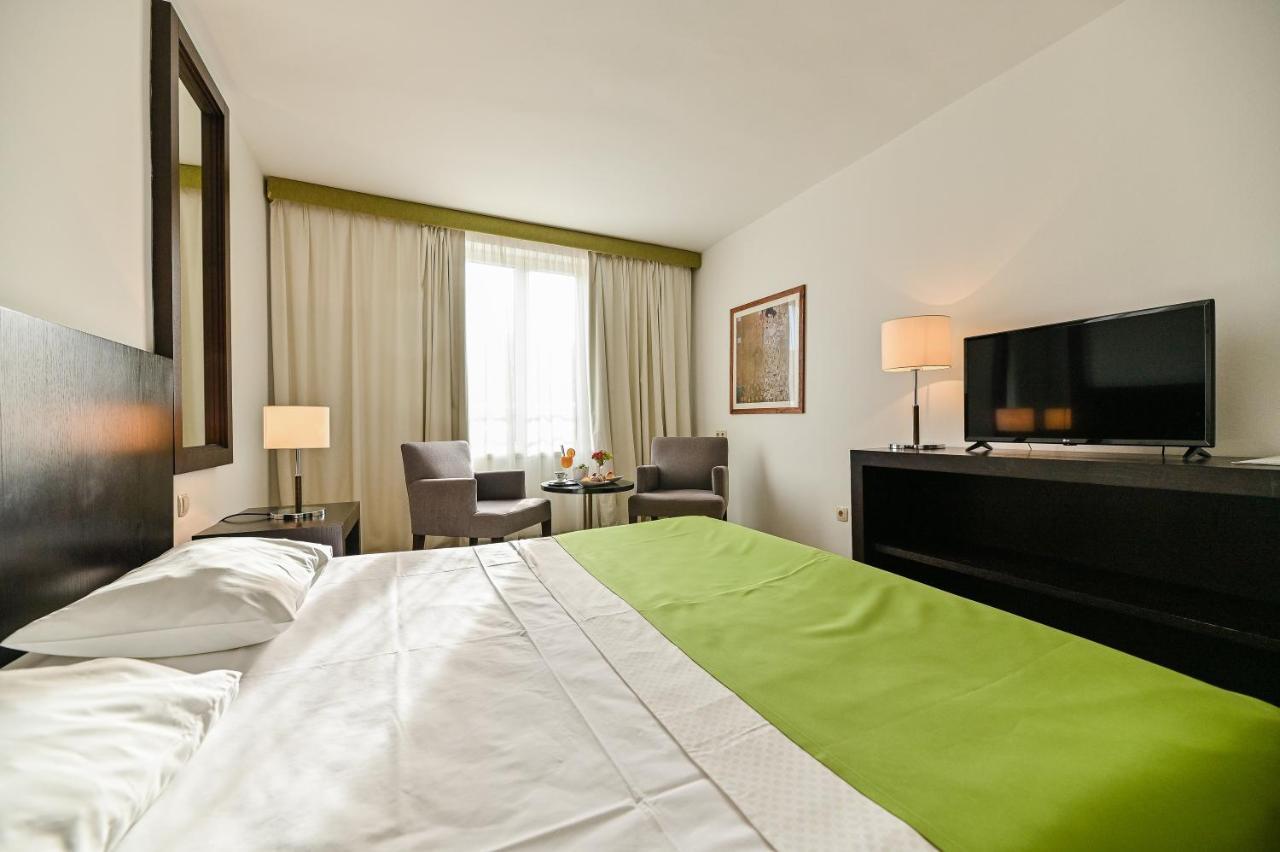 Hotel International Rab Town Exterior photo