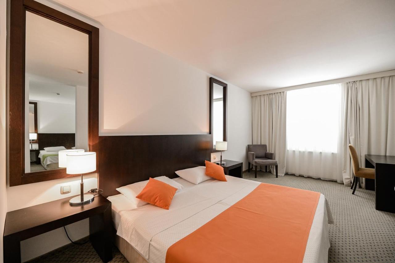 Hotel International Rab Town Exterior photo