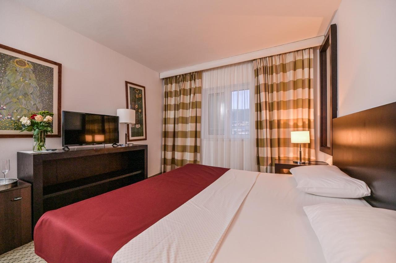 Hotel International Rab Town Exterior photo