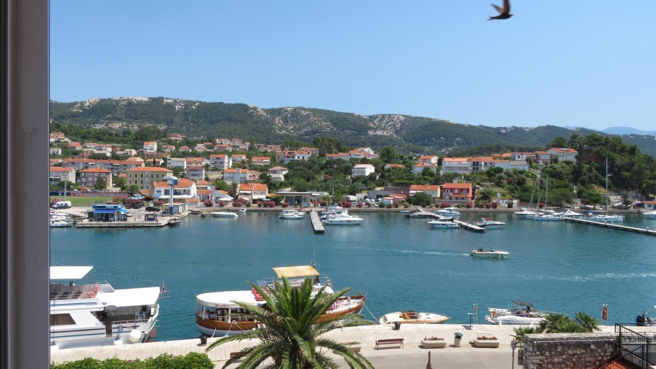 Hotel International Rab Town Exterior photo